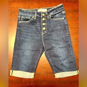 Juniors Women’s Kancan Shorts Size 3/25 Dark Wash